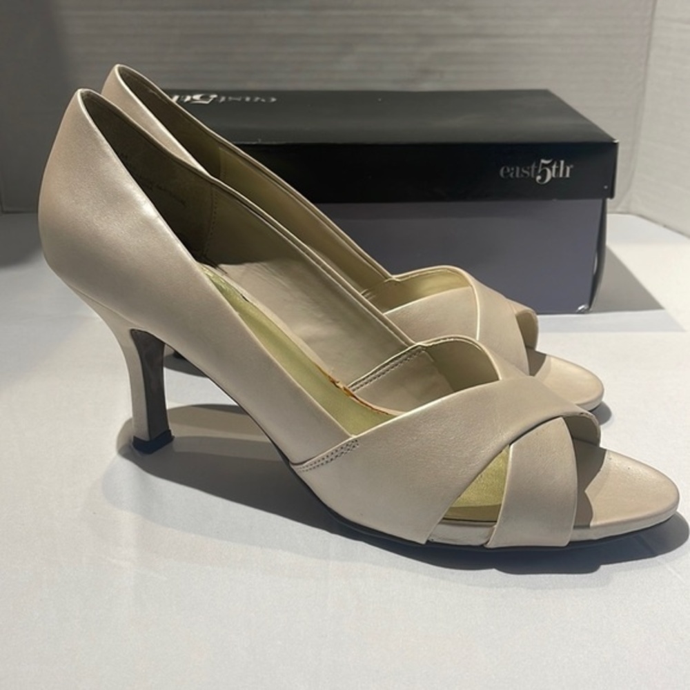 East 5th Savannah Shoes Size 9.5 Bone color